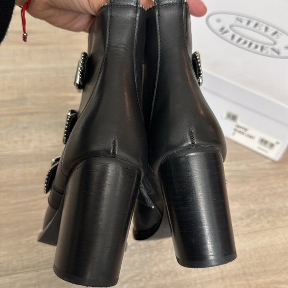 Cute stud boot - Picture 5 of 7